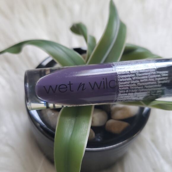 Wet n Wild Megalast Liquid Catsuit Matte Lipstick Deviant Damsel - Picture 3 of 7